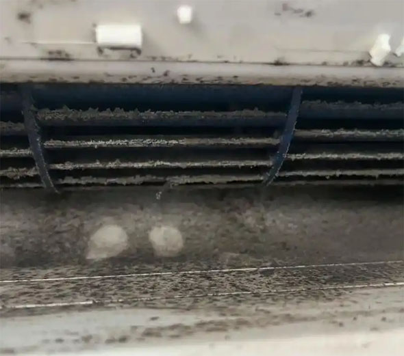 库伦空调吹的风有股烧焦味是怎么回事